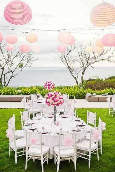 Reception exterieur champetre, decor suspendu lanterne rose pale